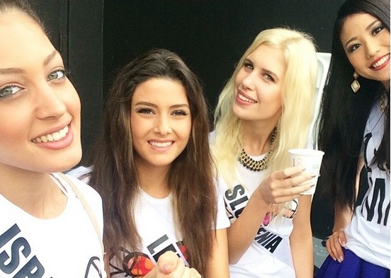 Selfie Bareng Miss Israel, Miss Lebanon Dikritik