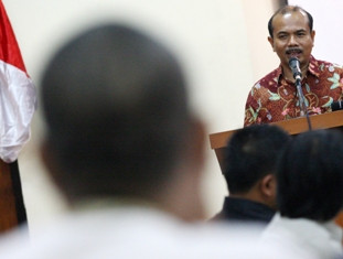 Rapat Perdana dengan DPR, Menteri Andrinof Di-<i>bully</i>