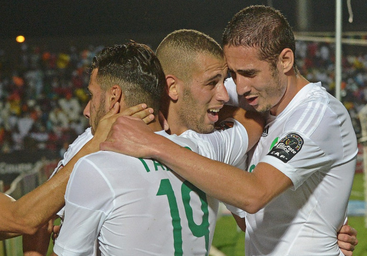 Libas Afsel, Aljazair Pimpin Grup C