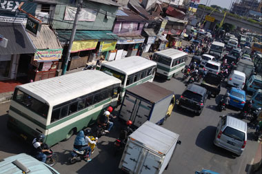 Djarot bakal Evaluasi Keberadaan Angkutan Tua