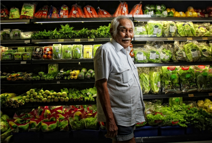 Doa dan Rintik Hujan Iringi Pemakaman Bob Sadino 