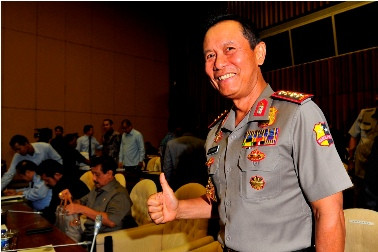 Kapolri Jenderal Sutarman Serahkan Tugas Negara pada Wakapolri  