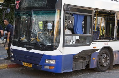 Pria Palestina Tusuk 10 Penumpang Bus, Lima Kritis
