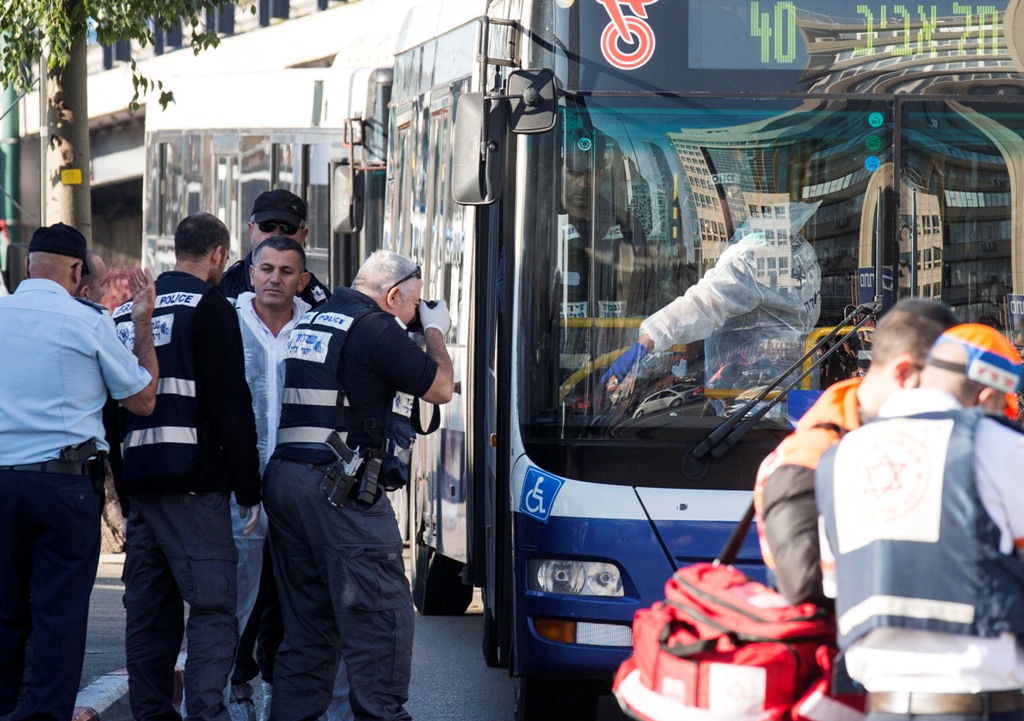 Bus di Israel yang penumpangnya ditikam (Foto: AFP)