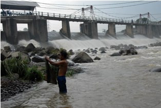 Bendungan Katulampa Dikeruk
