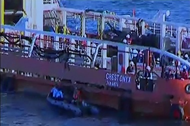 Badan AirAsia QZ8501 Hampir Bisa Diangkat  