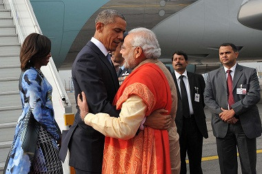 Mendarat di India, Obama Dipeluk Modi