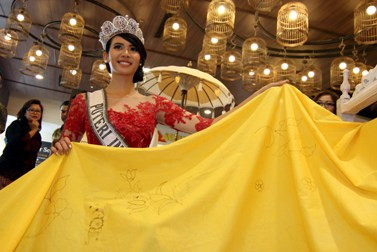 Elvira Devinamira Masuk 15 Besar Miss Universe 2015 