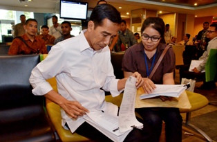 Mudahkan Investor, Jokowi Resmikan Pelayanan Izin Terpadu