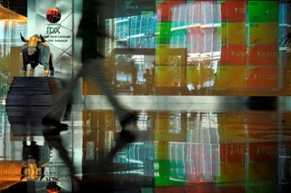 Konflik KPK dan Polri Melenakan, Stabilitas Ekonomi Terabaikan