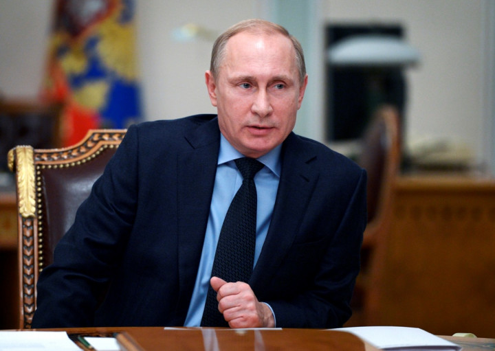 S & P 'Tebas' Peringkat Kredit Rusia Jadi 'Sampah'