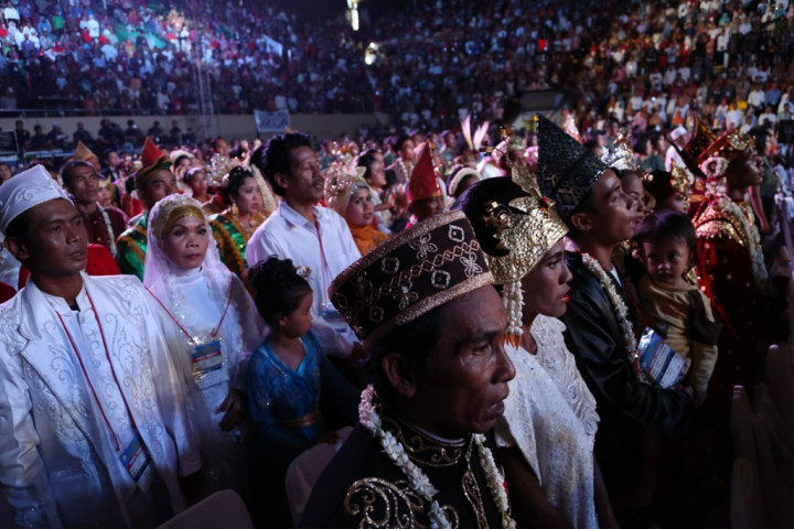 Ribuan Pasangan Kompak Sakralkan Janji Suci di Senayan