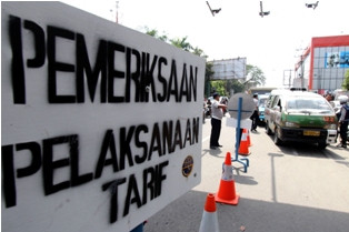 Penurunan Tarif Angkot Belum Merata