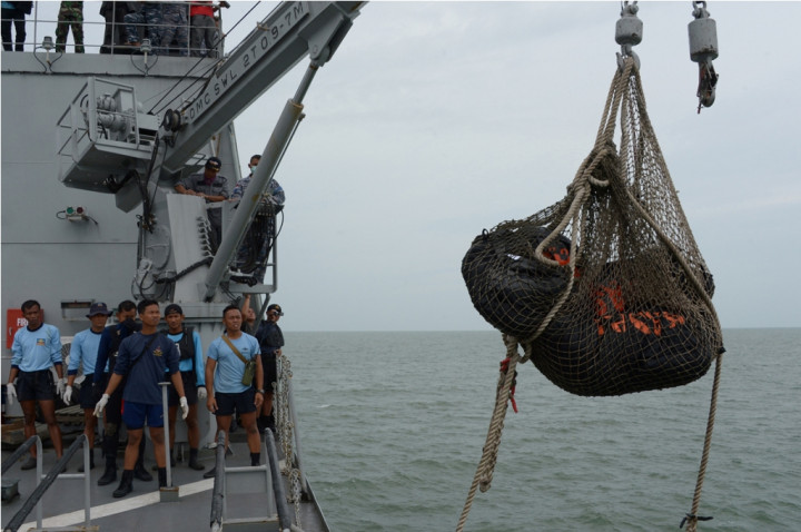 Satu Lagi Jenazah Diduga Korban AirAsia Ditemukan di Perairan Majene