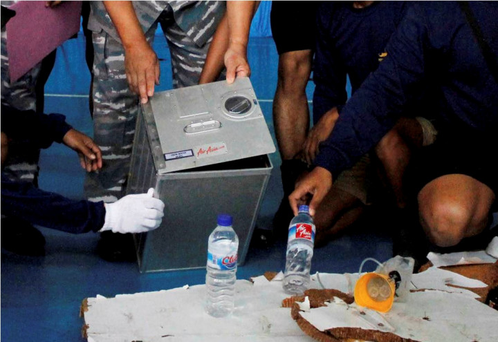 Koper Berisi Kosmetik Ditemukan Dekat Lokasi Jenazah Teknisi AirAsia