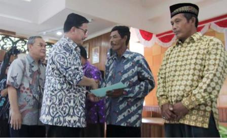 Puluhan Ribu Warga Miskin di Kalsel Dapat Sertifikat Tanah Gratis 