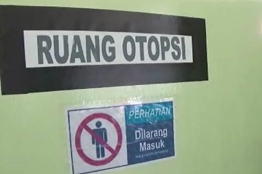 Sesosok Mayat Diduga Anak-Anak Penumpang QZ8501 Ditemukan di Majene