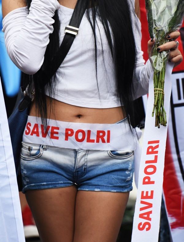 Melihat Aksi Si Seksi Dukung KPK dan Polri