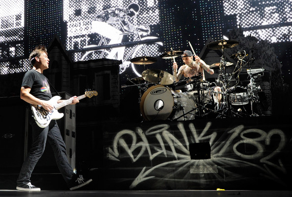 Aksi personel Blink-182, Travis Barker dan Mark Hoppus (Foto:Zimbio)