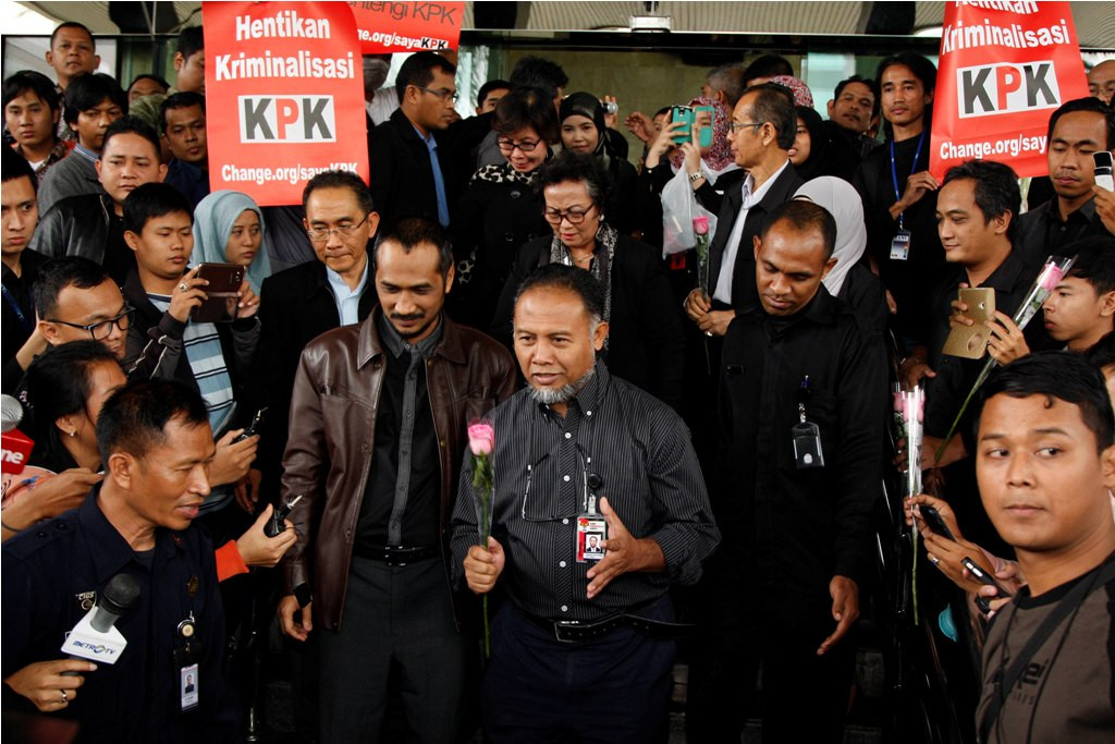 Ketua Komisi Pemberantasan Korupsi Abraham Samad (kedua kiri) bersama Wakil Ketua KPK Adnan Pandu Praja (kiri) Wakil Ketua KPK Zulkarnain (kanan)--MI/ROMMY PUJIANTO 