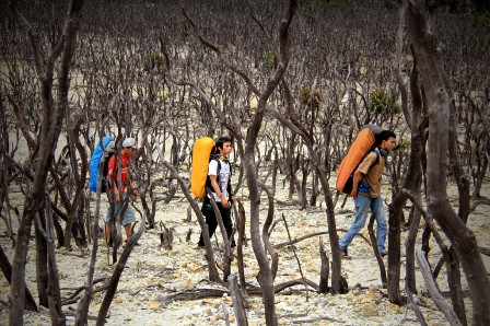 Jalur Pendakian di Gunung Guntur dan Papandayan Ditutup  