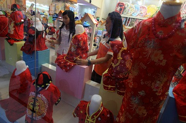 Warga Tionghoa di Solo mulai Berburu Baju Imlek