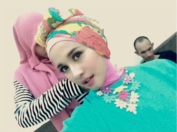 Laudya Cynthia Bella Menangis Saat Disinggung Alasan Berhijab 
