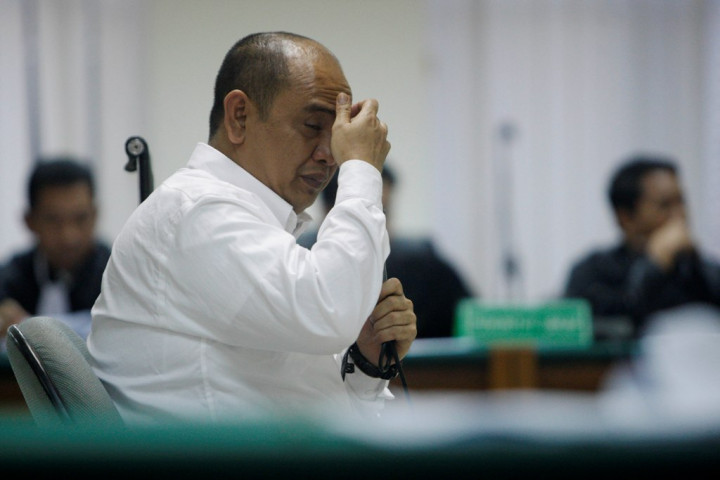 Dituntut 4,5 Tahun Penjara, Gulat Manurung Menangis