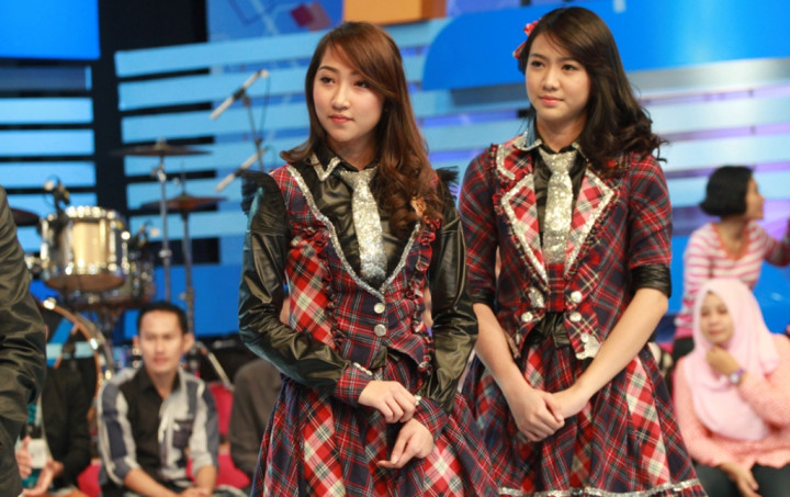 Sekali Jadi Host, Thalia dan Shania 