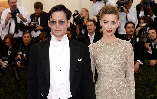 Dua Tahun Pacaran, Johnny Depp Nikahi Amber Heard