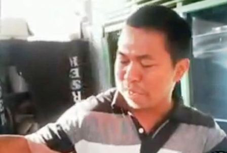 Prihatin Konflik KPK-Polri, Tukang Pijat di Surabaya Ciptakan Lagu