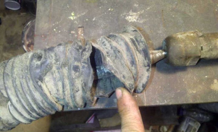 Musim Hujan, Periksa Karet Boot Steer Mobil Anda!