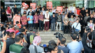 Buruh & Tokoh Lintas Agama Doakan KPK  