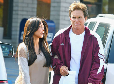 Bruce Jenner Curi Pakaian Dalam Kim Kardashian
