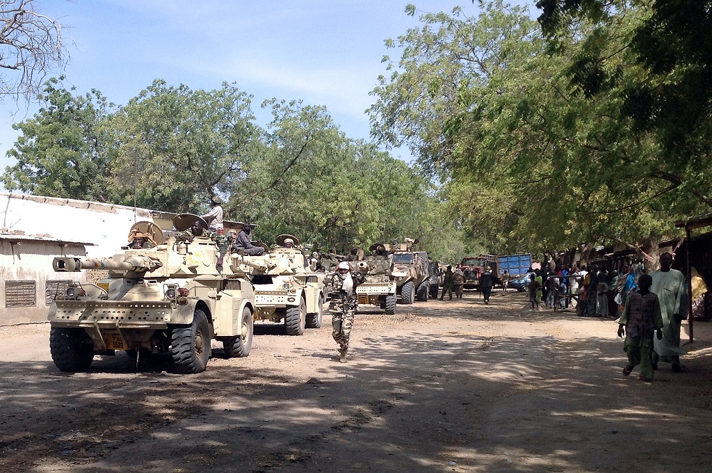 Pasuka gabungan berpatroli di Fotokol, kota di Kamerun yang berbatasan dengan Nigeria, dalam mengantisipasi serangan Boko Haram - AFP / STEPHANE YAS