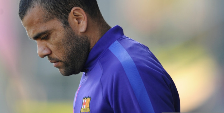 Berubah Pikiran, Alves Ingin Bertahan di Barca