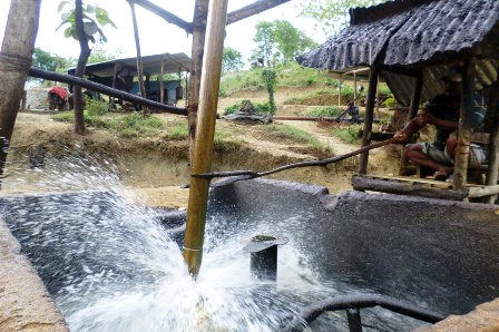 Sumur Minyak Ilegal di Aceh Timur Terbakar