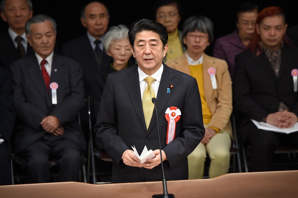 PM Jepang Shinzo Abe membahas masalah sengketa pulau dengan Rusia di pertemuan tahunan perjanjian batas negara di Tokyo, Jepang, Sabtu (7/2/2015) - AFP / TORU YAMANAKA