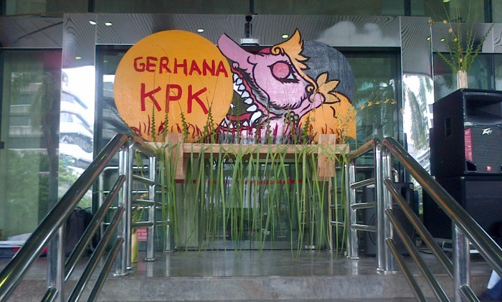 Bela Bambang Widjojanto, Petani Batang Ruwatan di KPK 