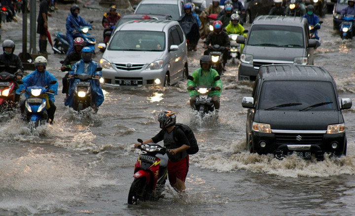Banjir, Hati-hati Rem Mobil Tidak Pakem