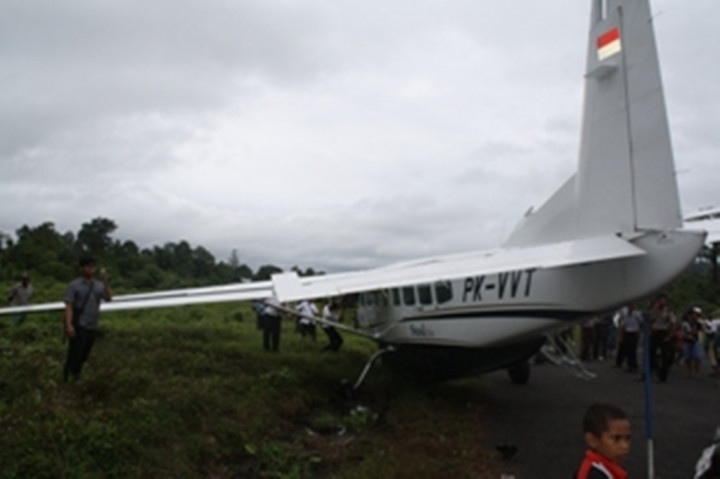 Pesawat Latih Tergelincir di Bandara Hang Nadim 