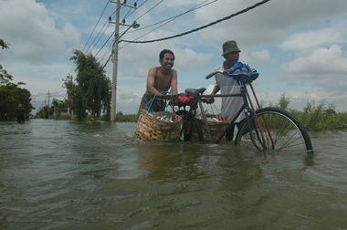 Banjir Surut, Jalur Alternatif di Gresik malah Berlubang