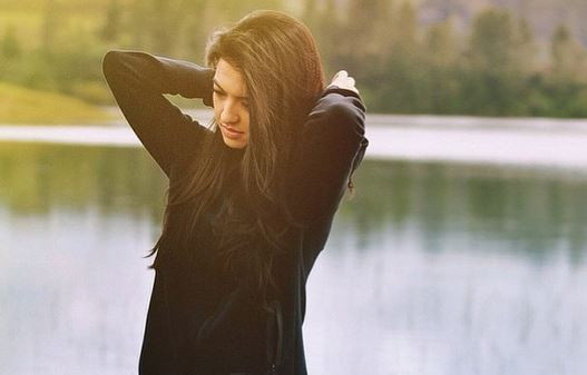 Tips Rambut Cantik Berkilau Ala Raline Shah