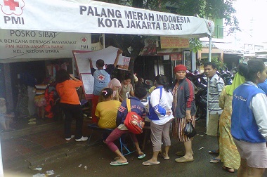 Dua Warga Korban Banjir Kedoya Dilarikan ke Rumah Sakit