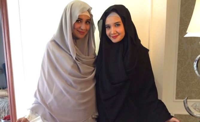 Zaskia Sungkar Rancang Busana Untuk Ibu Tiri