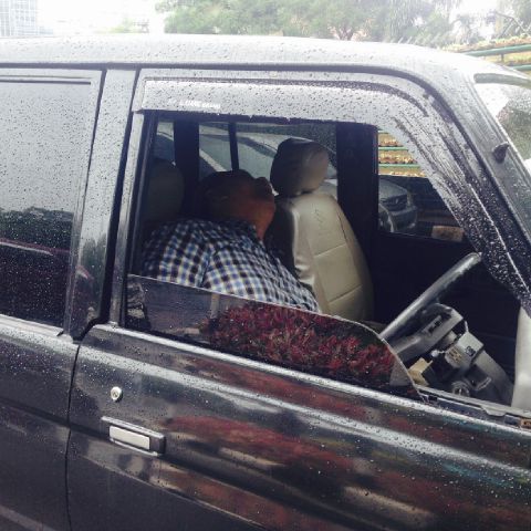 Pengendara Meninggal di Dalam Mobil di SCBD