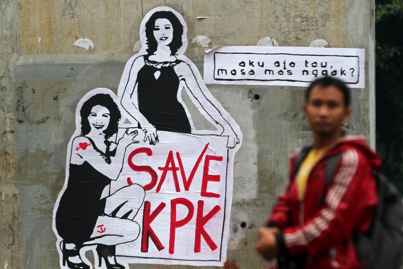 Mural dukungan terhadap Komisi Pemberantasan Korupsi (KPK) terpampang di kawasan Kuningan, Jakarta Selatan. MI/Immanuel 