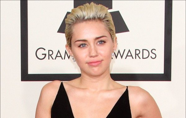 Film Porno Miley Cyrus Batal Ditayangkan