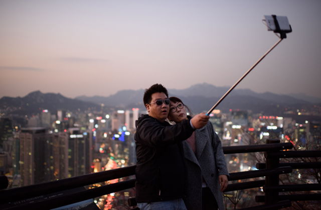 Museum New York dan Wahington D.C. Larang Penggunaan Tongsis