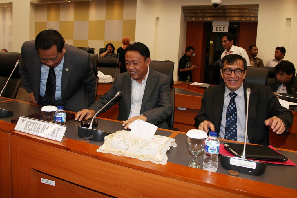 Ketua Badan Anggaran (Banggar) dari Fraksi Golkar Ahmadi Noor Supit (tengah) -- FOTO: MI/MOHAMAD IRFAN